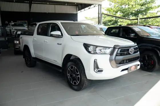 TOYOTA HILUX 2.8 D-4D TURBO DIESEL CD POWER PACK 4X4 MANUAL
