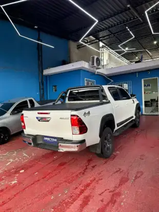 TOYOTA-HILUX-2023