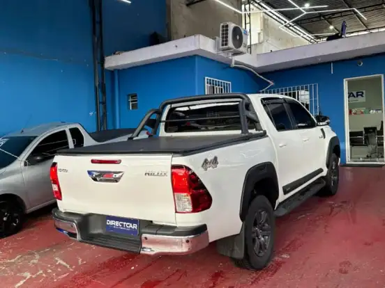 TOYOTA-HILUX-2.8 D-4D TURBO DIESEL CD SR 4X4 AUTOMÁTICO TOYOTA-HILUX-2023