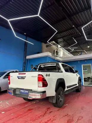 TOYOTA-HILUX-2023