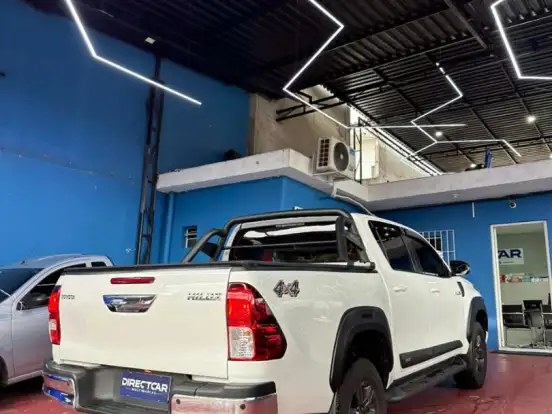 TOYOTA-HILUX-2.8 D-4D TURBO DIESEL CD SR 4X4 AUTOMÁTICO TOYOTA-HILUX-2023
