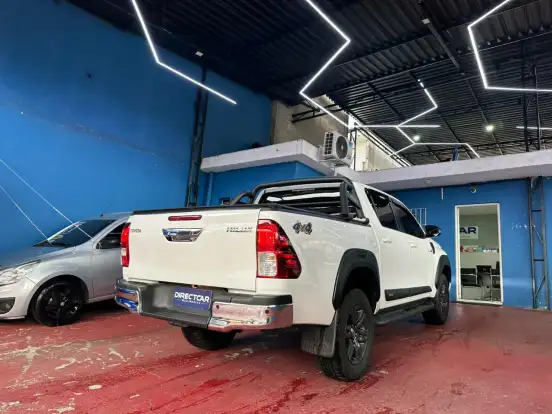 TOYOTA-HILUX-2023