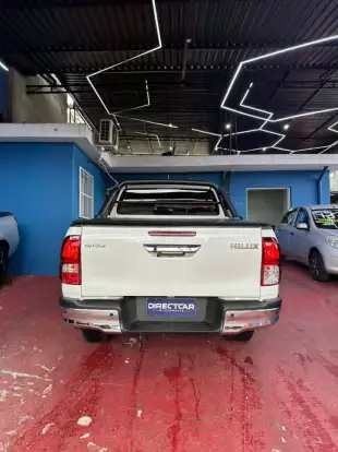 TOYOTA-HILUX-2023