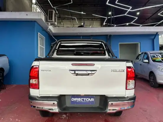 TOYOTA-HILUX-2.8 D-4D TURBO DIESEL CD SR 4X4 AUTOMÁTICO TOYOTA-HILUX-2023