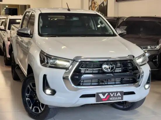 TOYOTA-HILUX-2.8 D-4D TURBO DIESEL CD SRX 4X4 AUTOMÁTICO TOYOTA-HILUX-2023