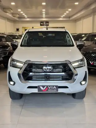 TOYOTA-HILUX-2023