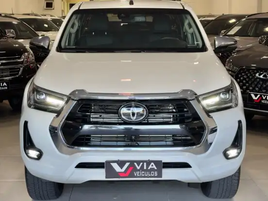 TOYOTA-HILUX-2.8 D-4D TURBO DIESEL CD SRX 4X4 AUTOMÁTICO TOYOTA-HILUX-2023