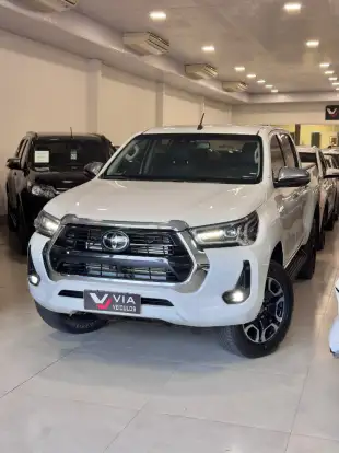 TOYOTA-HILUX-2023