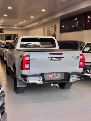 TOYOTA-HILUX-2023