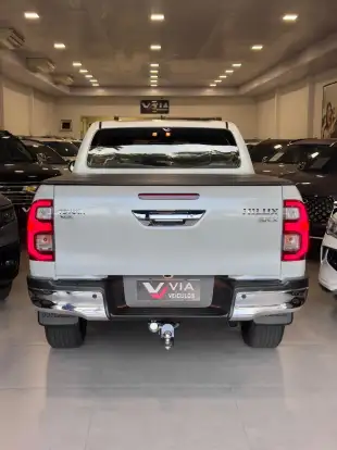 TOYOTA-HILUX-2023