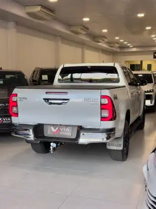 TOYOTA-HILUX-2023