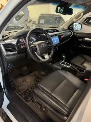 TOYOTA-HILUX-2023