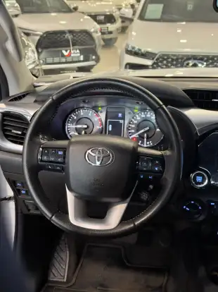 TOYOTA-HILUX-2023