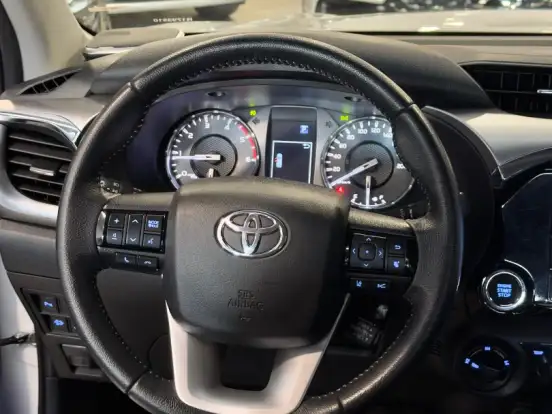 TOYOTA-HILUX-2.8 D-4D TURBO DIESEL CD SRX 4X4 AUTOMÁTICO TOYOTA-HILUX-2023