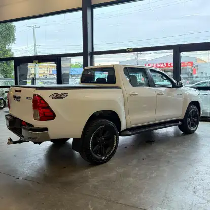 TOYOTA-HILUX-2019
