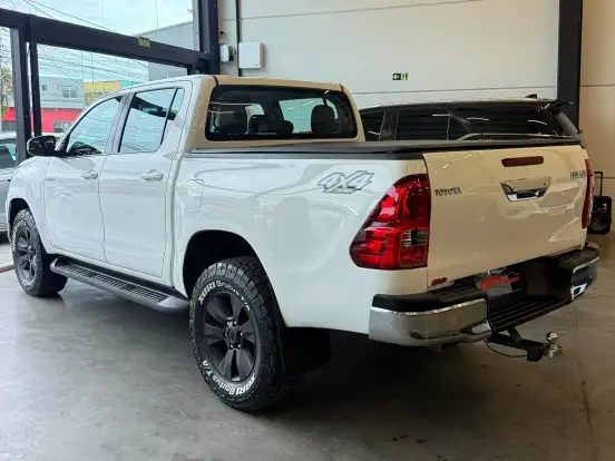 TOYOTA-HILUX-2.8 SR 4X4 CD 16V DIESEL 4P AUTOMÁTICO TOYOTA-HILUX-2019