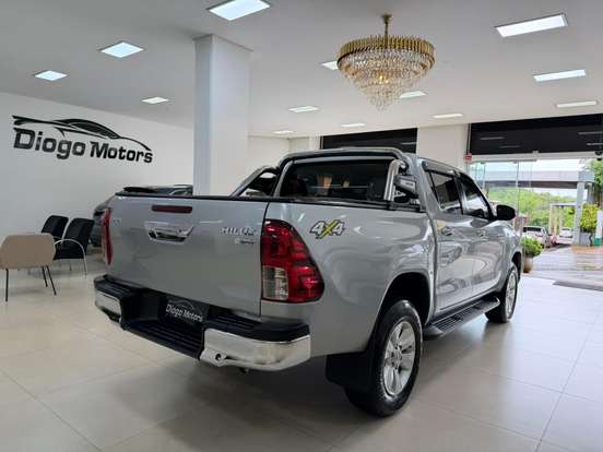 TOYOTA-HILUX-2.7 SRV 4X4 CD 16V FLEX 4P AUTOMÁTICO TOYOTA-HILUX-2016