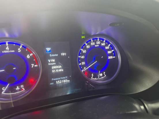 TOYOTA-HILUX-2019