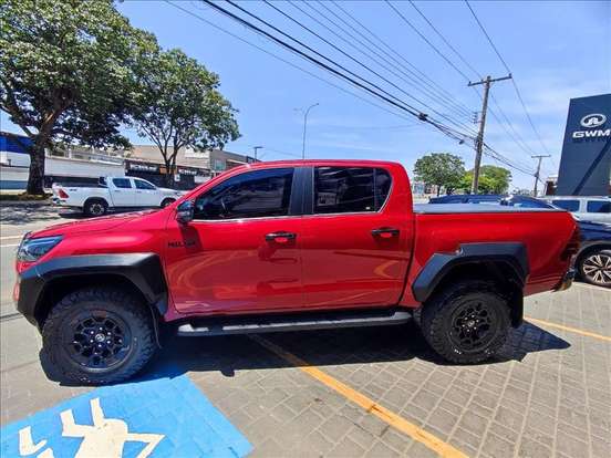 TOYOTA-HILUX-2023