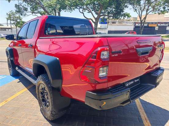 TOYOTA-HILUX-2.8 D-4D TURBO DIESEL CD GR-S 4X4 AUTOMÁTICO TOYOTA-HILUX-2023