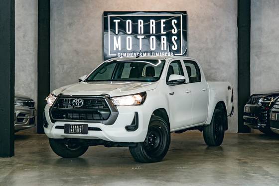 TOYOTA HILUX 2.8 D-4D TURBO DIESEL CD POWER PACK 4X4 MANUAL