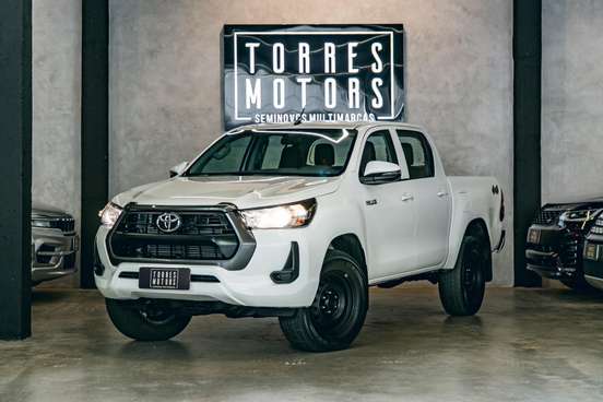 TOYOTA-HILUX-2023