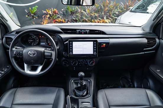 TOYOTA-HILUX-2023