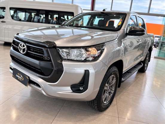 TOYOTA-HILUX-2023