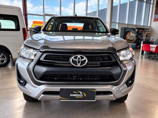 TOYOTA-HILUX-2.8 D-4D TURBO DIESEL CD SR 4X4 AUTOMÁTICO TOYOTA-HILUX-2023