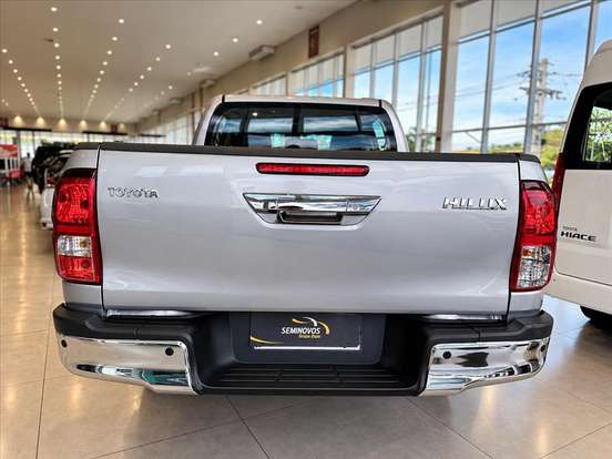 TOYOTA-HILUX-2.8 D-4D TURBO DIESEL CD SR 4X4 AUTOMÁTICO TOYOTA-HILUX-2023