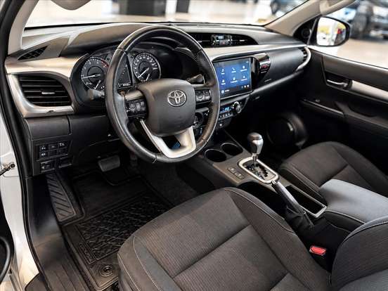 TOYOTA-HILUX-2.8 D-4D TURBO DIESEL CD SR 4X4 AUTOMÁTICO TOYOTA-HILUX-2023