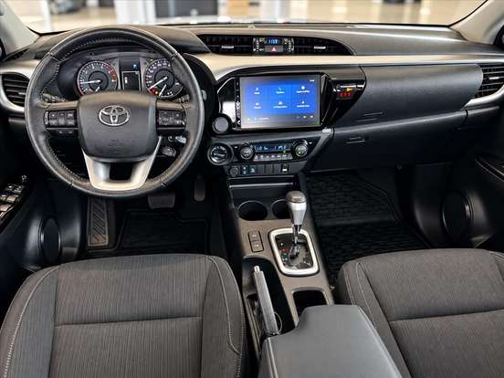 TOYOTA-HILUX-2.8 D-4D TURBO DIESEL CD SR 4X4 AUTOMÁTICO TOYOTA-HILUX-2023