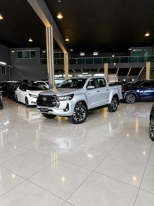 TOYOTA HILUX 2.8 D-4D TURBO DIESEL CD SRX 4X4 AUTOMÁTICO