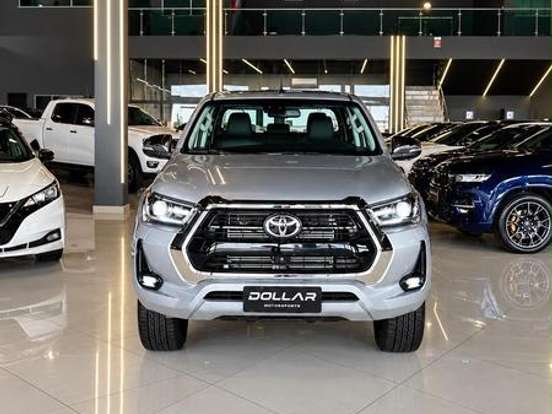 TOYOTA-HILUX-2.8 D-4D TURBO DIESEL CD SRX 4X4 AUTOMÁTICO TOYOTA-HILUX-2025