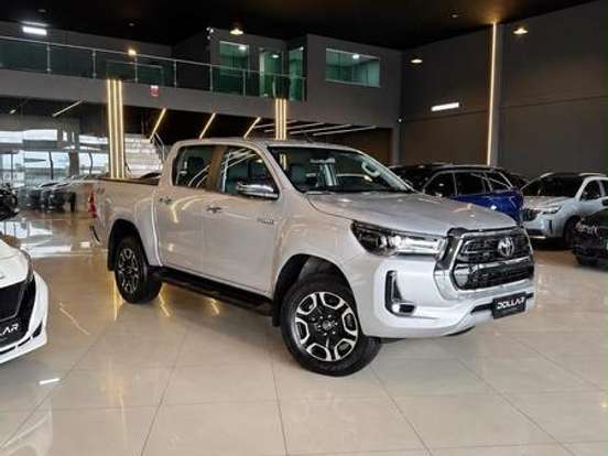 TOYOTA-HILUX-2.8 D-4D TURBO DIESEL CD SRX 4X4 AUTOMÁTICO TOYOTA-HILUX-2025