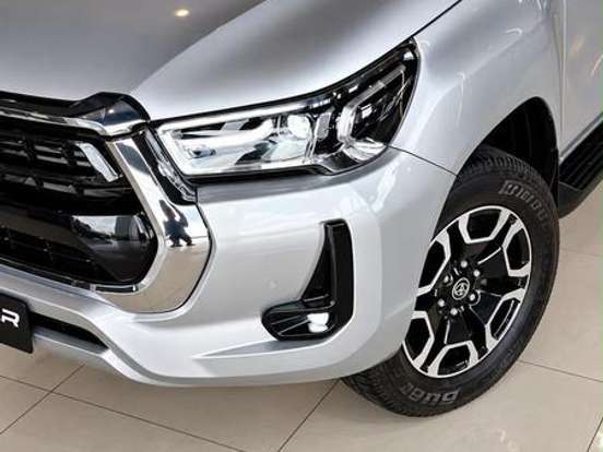 TOYOTA-HILUX-2.8 D-4D TURBO DIESEL CD SRX 4X4 AUTOMÁTICO TOYOTA-HILUX-2025