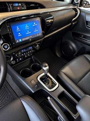 TOYOTA-HILUX-2025
