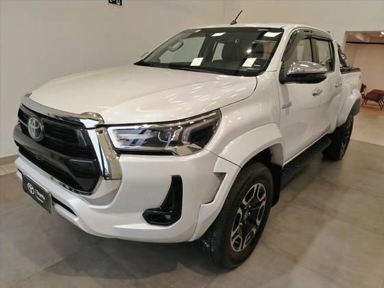 TOYOTA HILUX 2.8 D-4D TURBO DIESEL CD SRX PLUS 4X4 AUTOMÁTICO