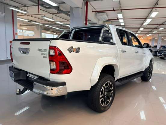 TOYOTA-HILUX-2.8 D-4D TURBO DIESEL CD SRX PLUS 4X4 AUTOMÁTICO TOYOTA-HILUX-2024