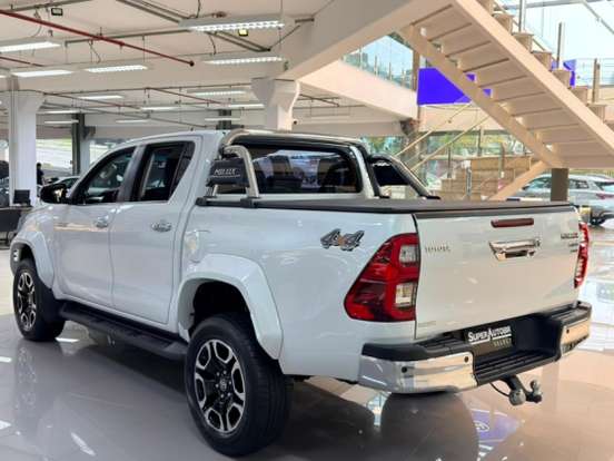 TOYOTA-HILUX-2024