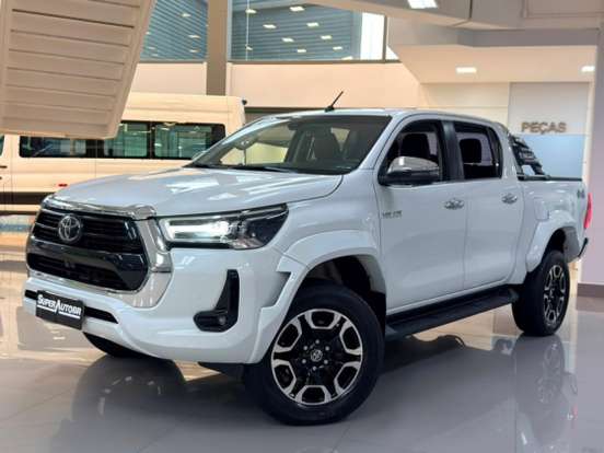 TOYOTA-HILUX-2.8 D-4D TURBO DIESEL CD SRX PLUS 4X4 AUTOMÁTICO TOYOTA-HILUX-2024
