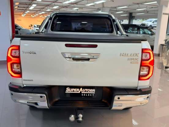 TOYOTA-HILUX-2024