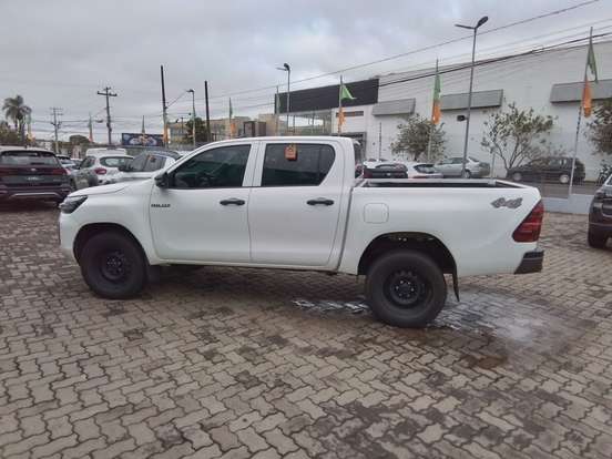 TOYOTA-HILUX-2024
