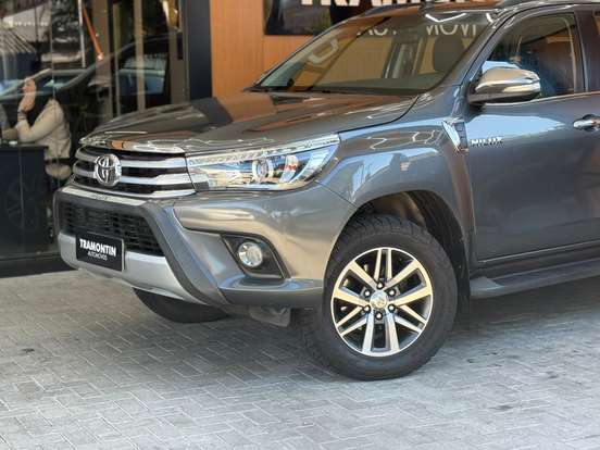 TOYOTA-HILUX-2017
