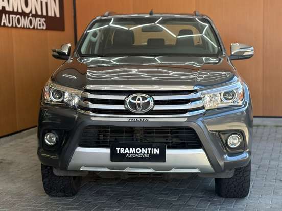 TOYOTA-HILUX-2017