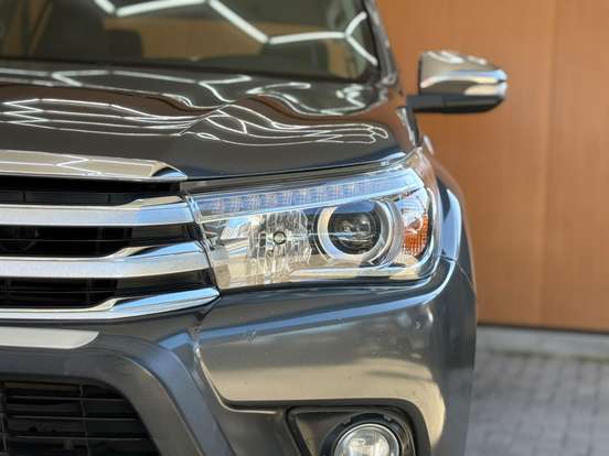 TOYOTA-HILUX-2017