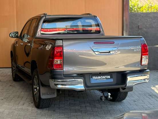 TOYOTA-HILUX-2.8 SRX 4X4 CD 16V DIESEL 4P AUTOMÁTICO TOYOTA-HILUX-2017