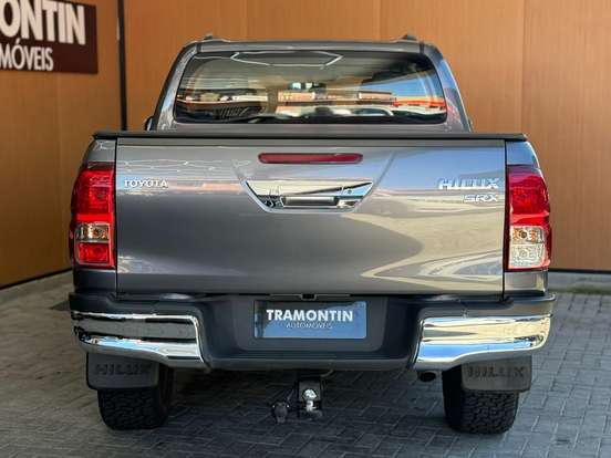 TOYOTA-HILUX-2017