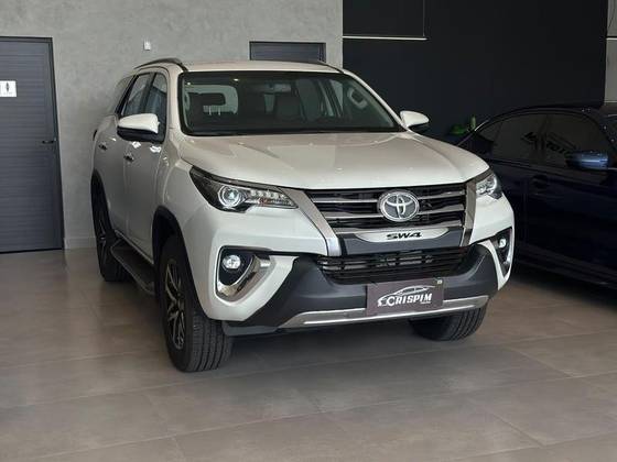 TOYOTA HILUX 2.8 SRX 4X4 CD 16V DIESEL 4P AUTOMÁTICO