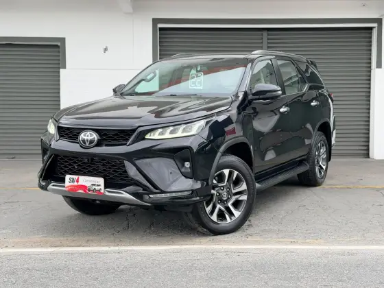 TOYOTA HILUX SW4 2.8 D-4D TURBO DIESEL DIAMOND 7L 4X4 AUTOMÁTICO